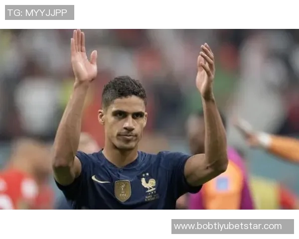 瓦拉内谈现代中卫特点与防守艺术的缺失现象